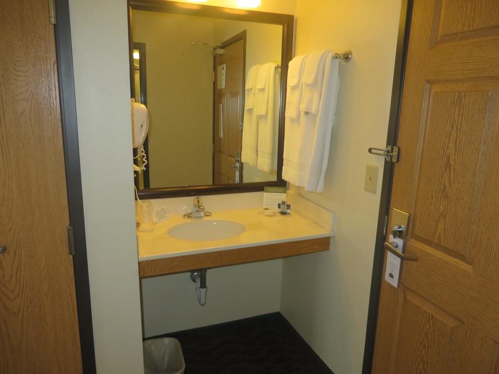 Americinn By Wyndham Rice Lake Habitación foto